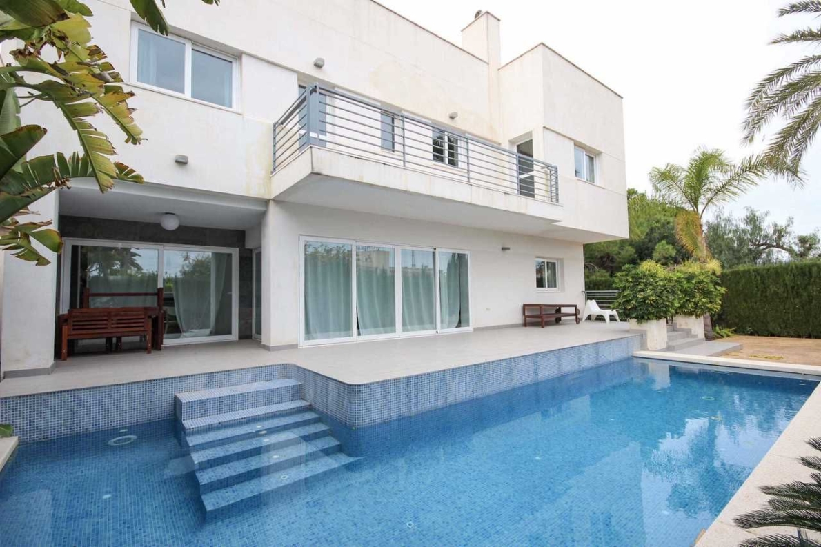 Villa for sale in Alfaz del Pi