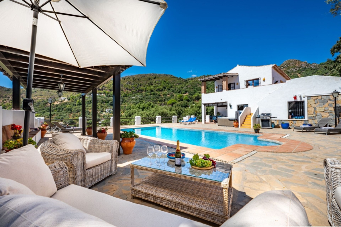 Finca for sale in Casares