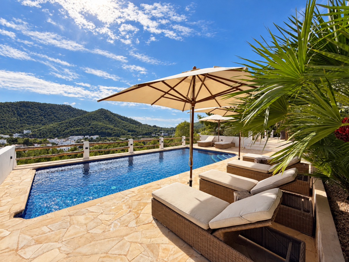 Villa for sale in Cala Llonga