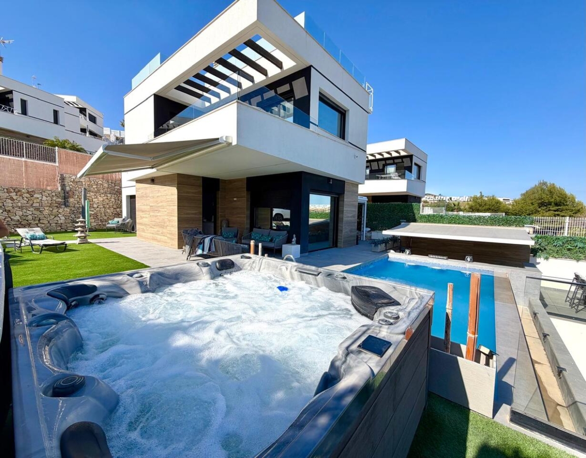 Villa for sale in Finestrat