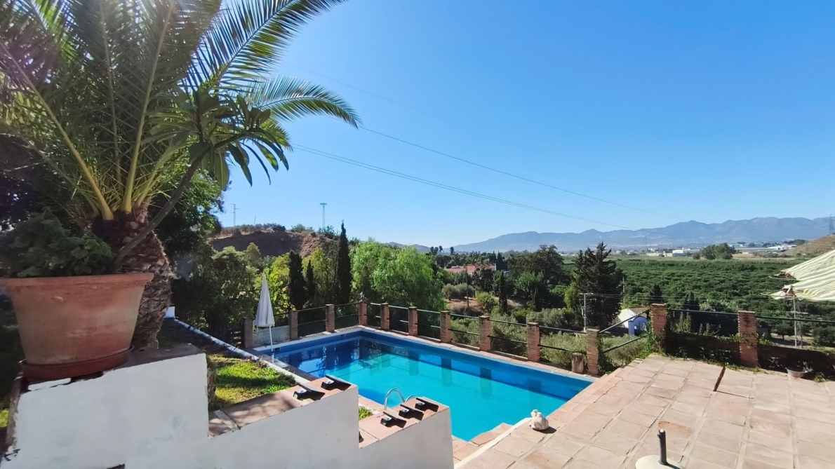 Finca for sale in Campanillas