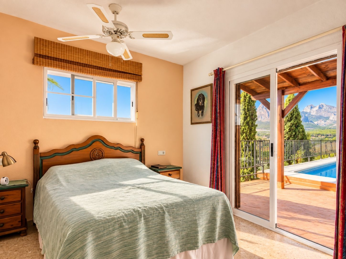 Villa for sale in Callosa de Ensarriá