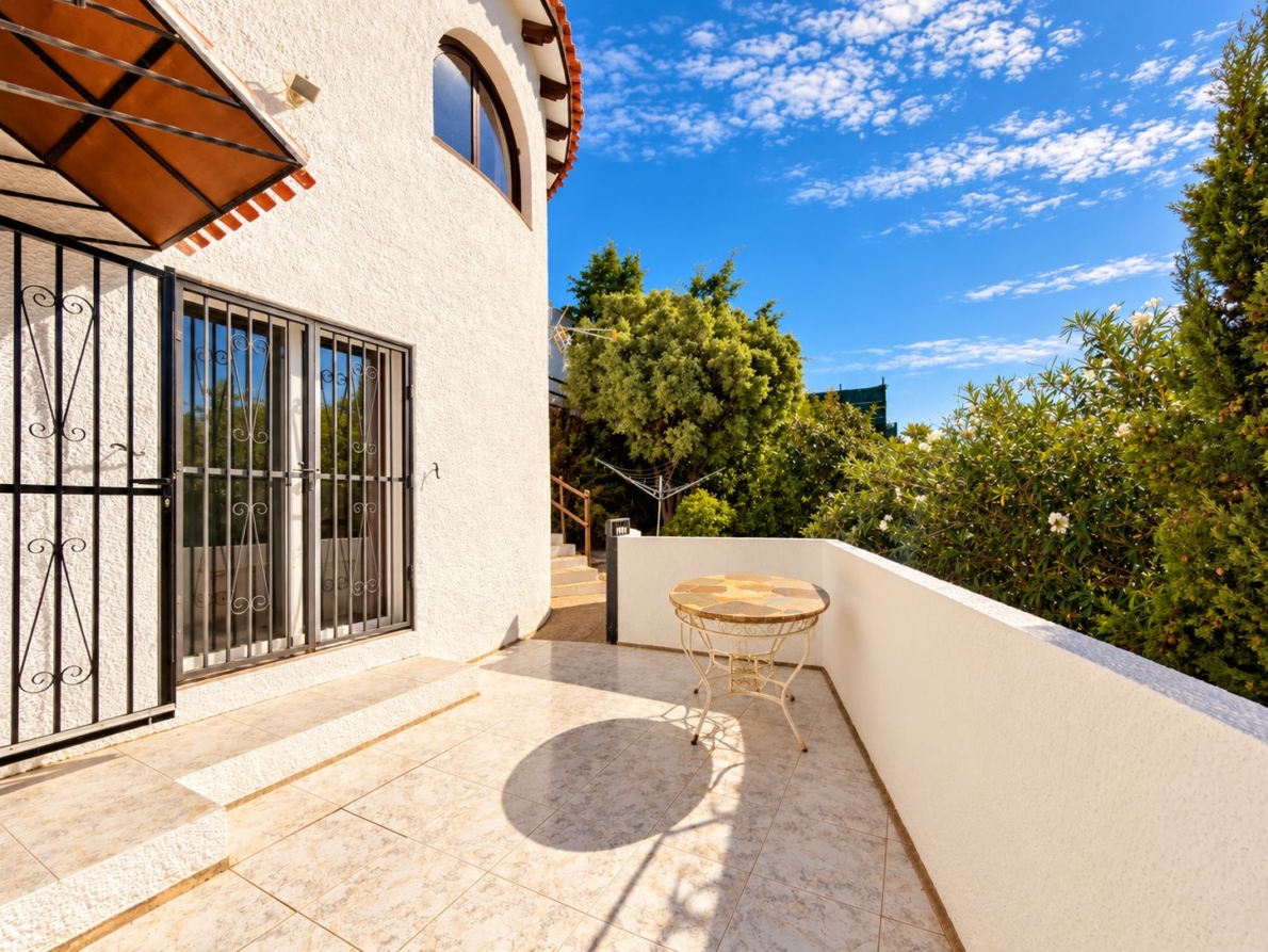 Villa for sale in Callosa de Ensarriá