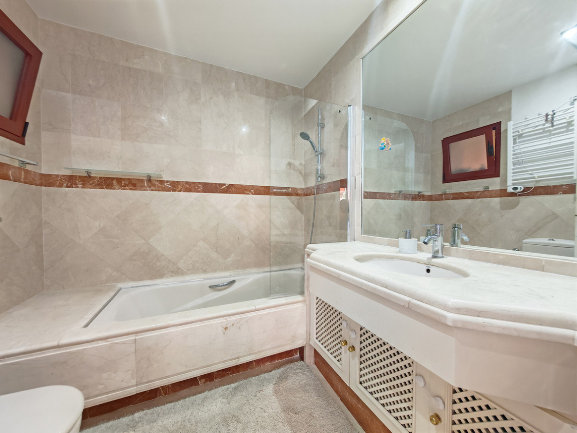 Apartment for sale in Elviria