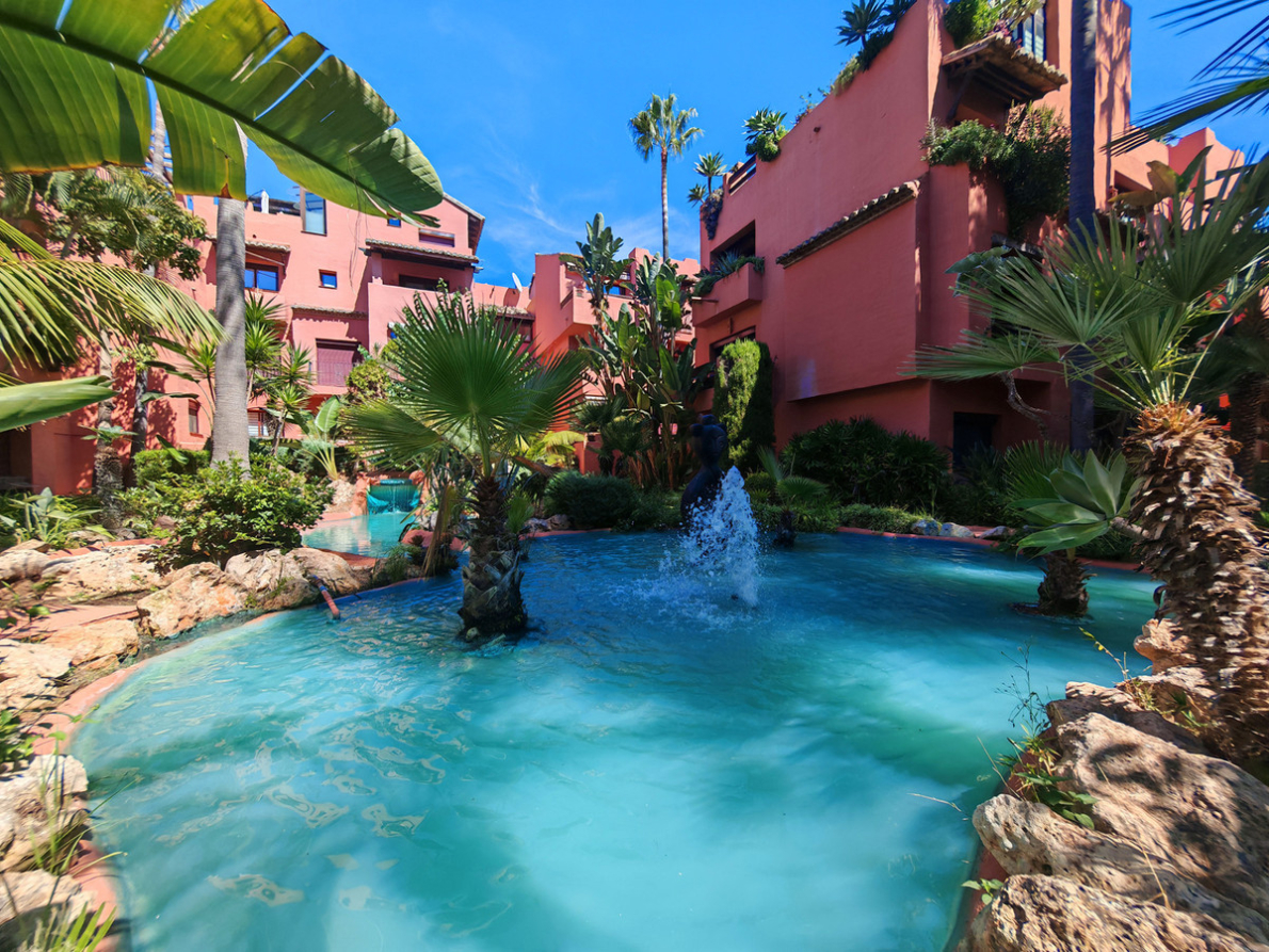 Apartment for sale in Elviria