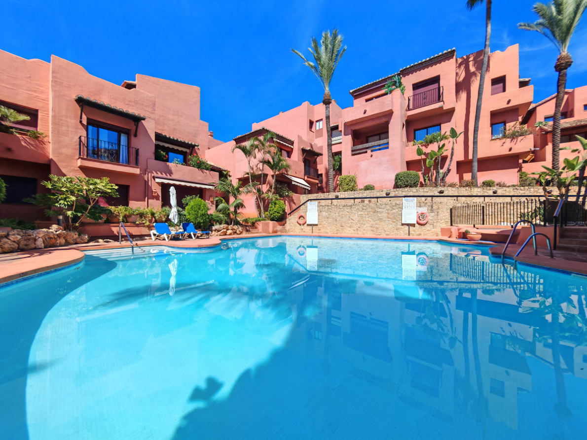 Apartment for sale in Elviria