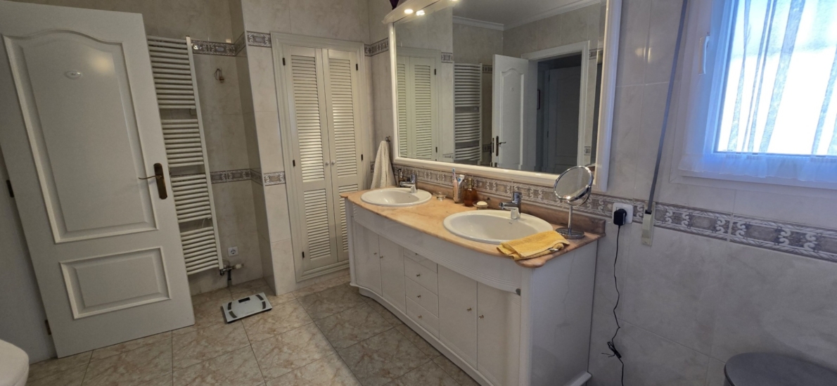 Villa for sale in Orba