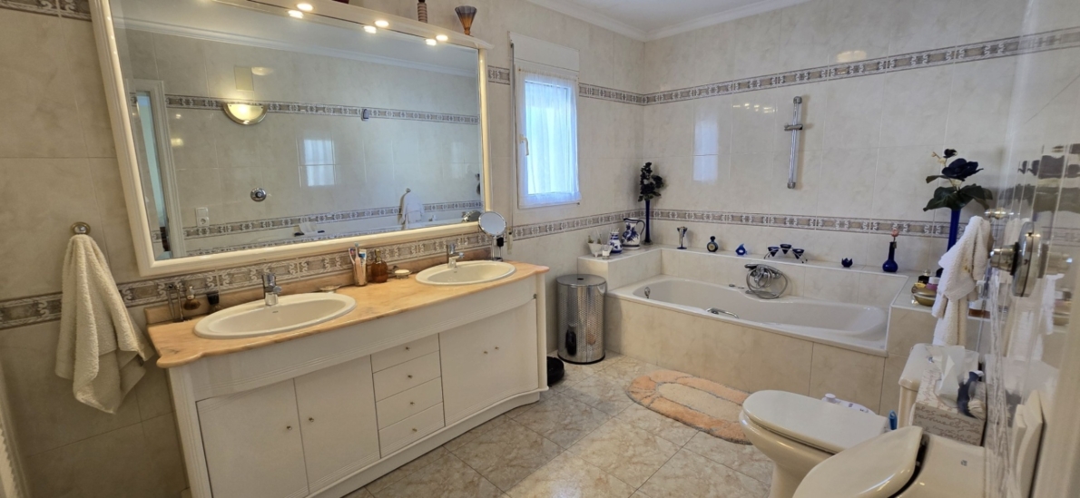 Villa for sale in Orba