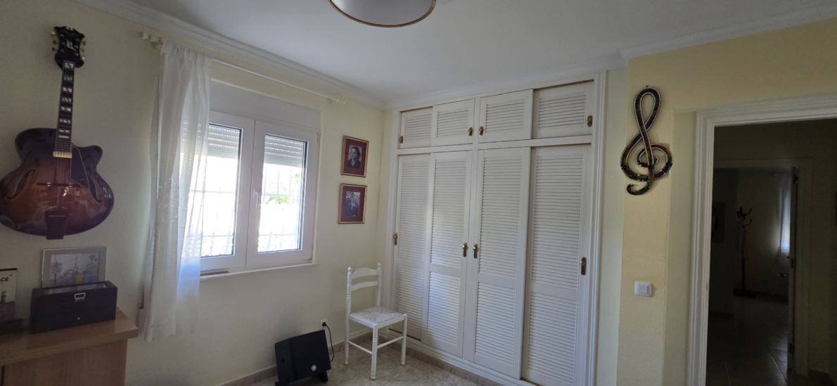 Villa for sale in Orba