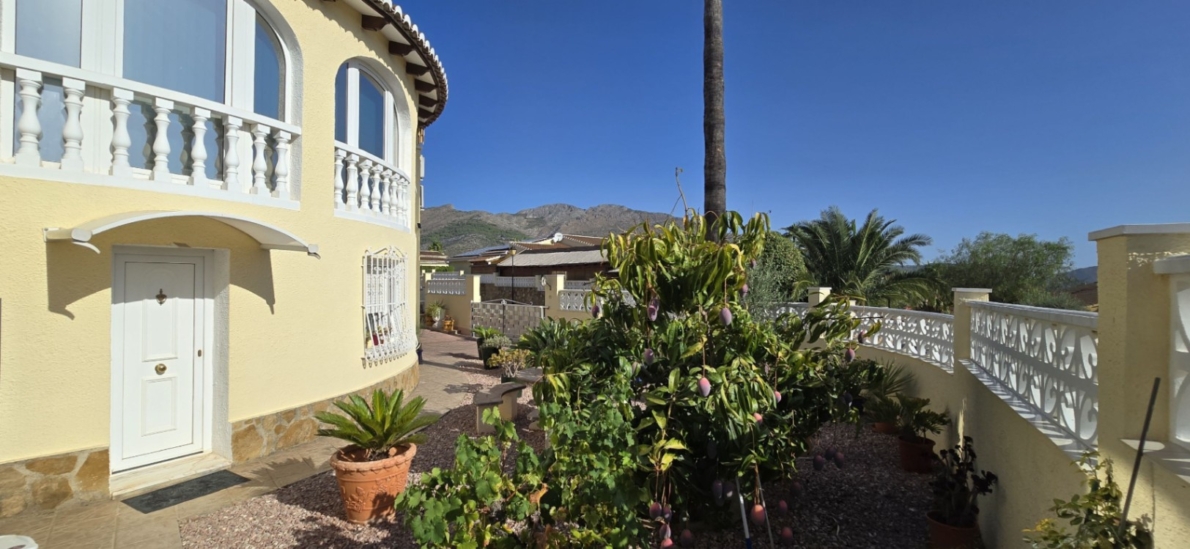 Villa for sale in Orba