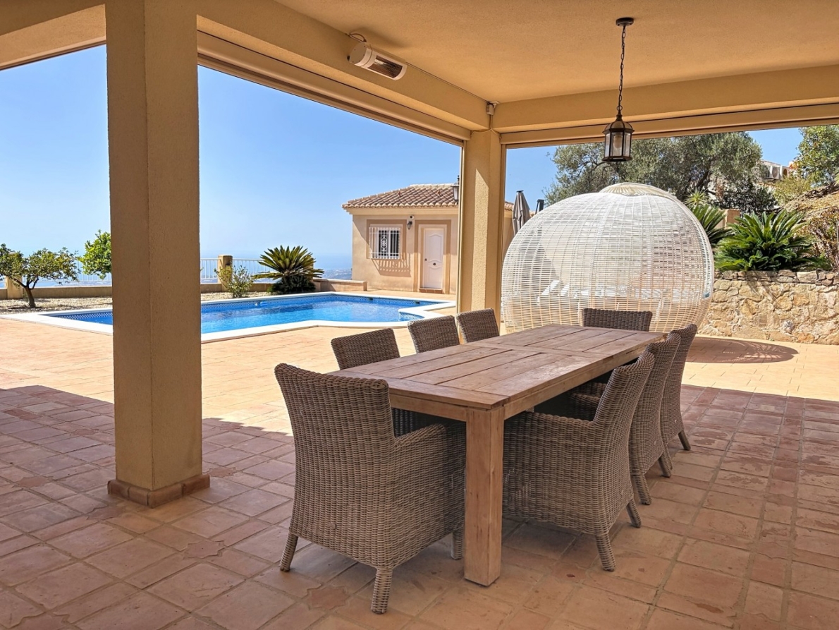 Villa for sale in Arenas