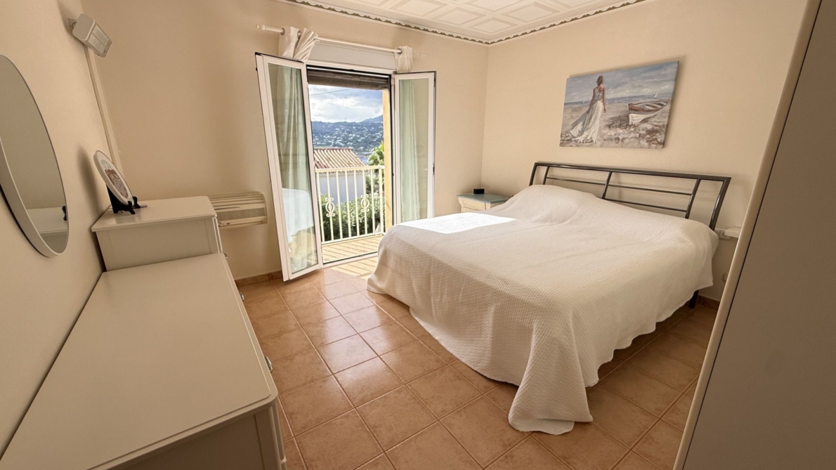 Villa for sale in Coín