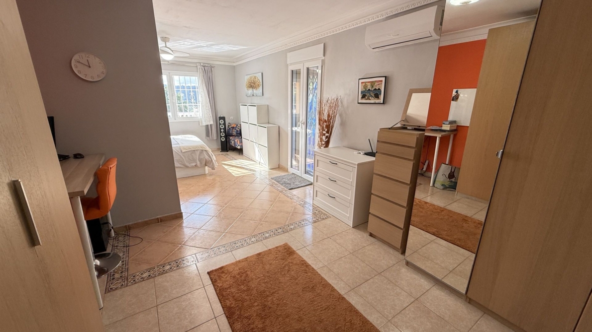 Villa for sale in Coín
