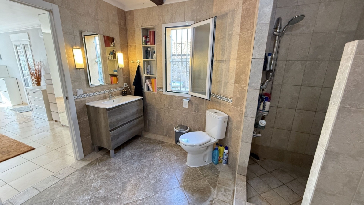 Villa for sale in Coín
