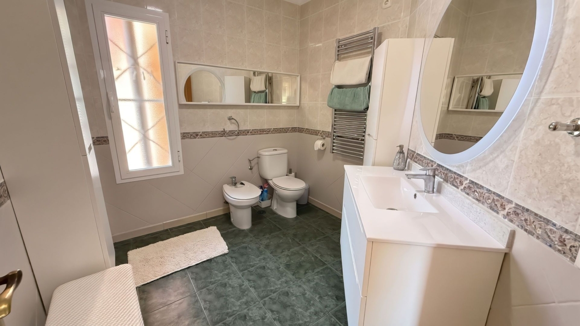 Villa for sale in Coín