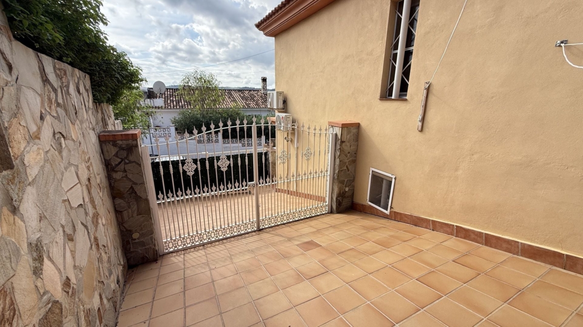 Villa for sale in Coín