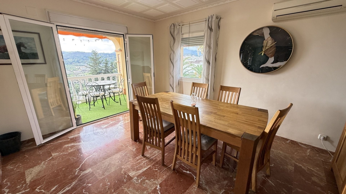 Villa for sale in Coín
