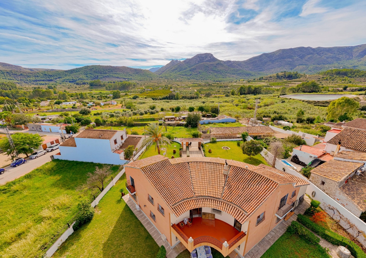 Villa for sale in Alcalali
