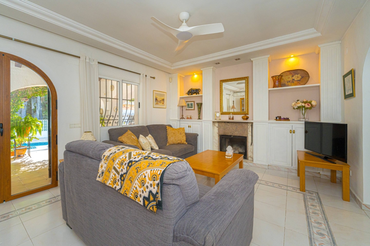 Villa for sale in Denia