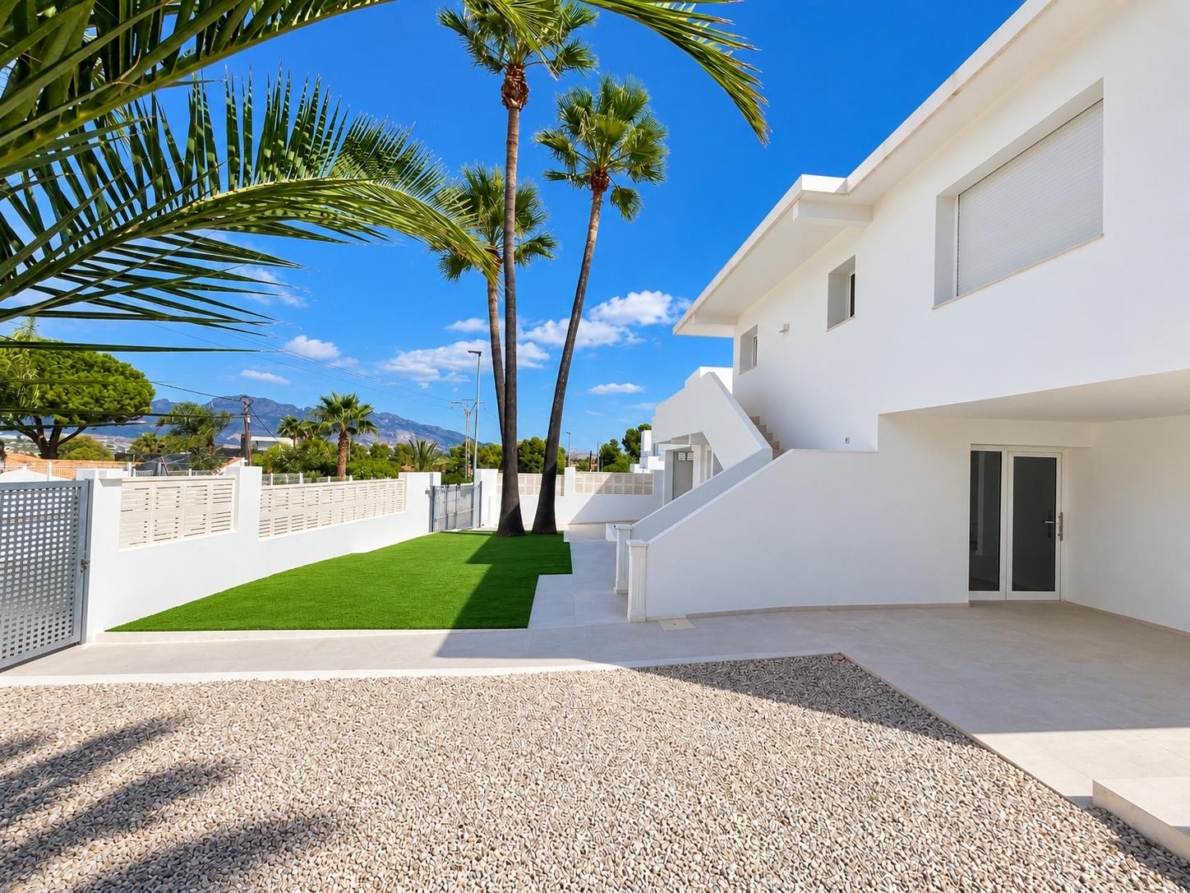 Villa for sale in Albir
