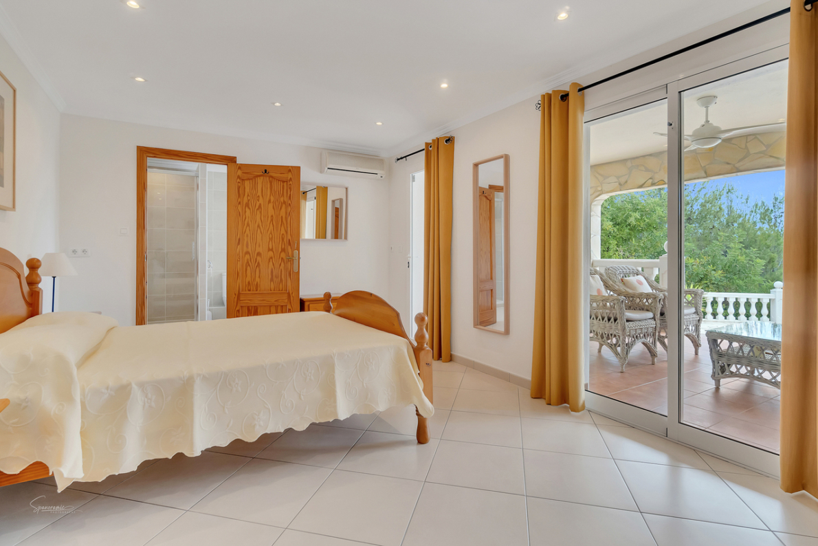 Villa for sale in Benigembla