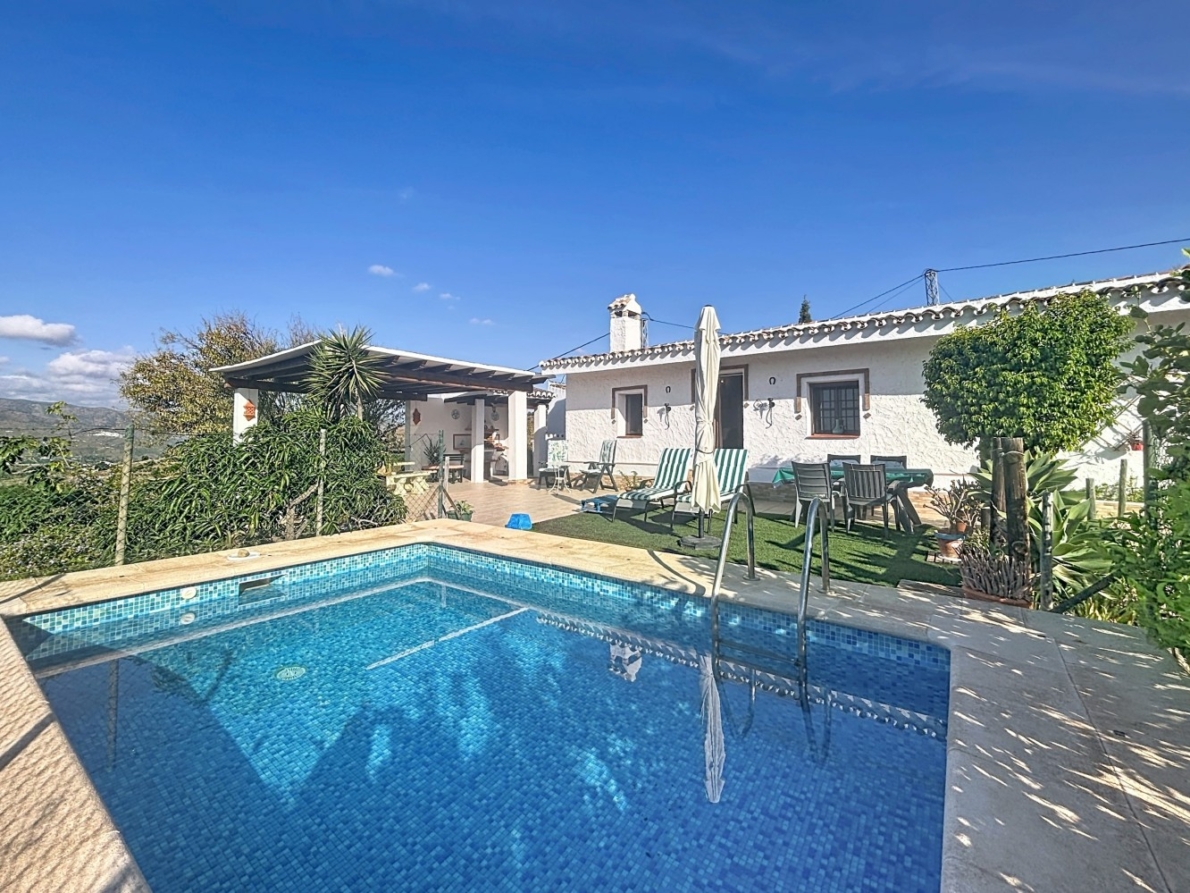 Villa for sale in Vélez-Málaga