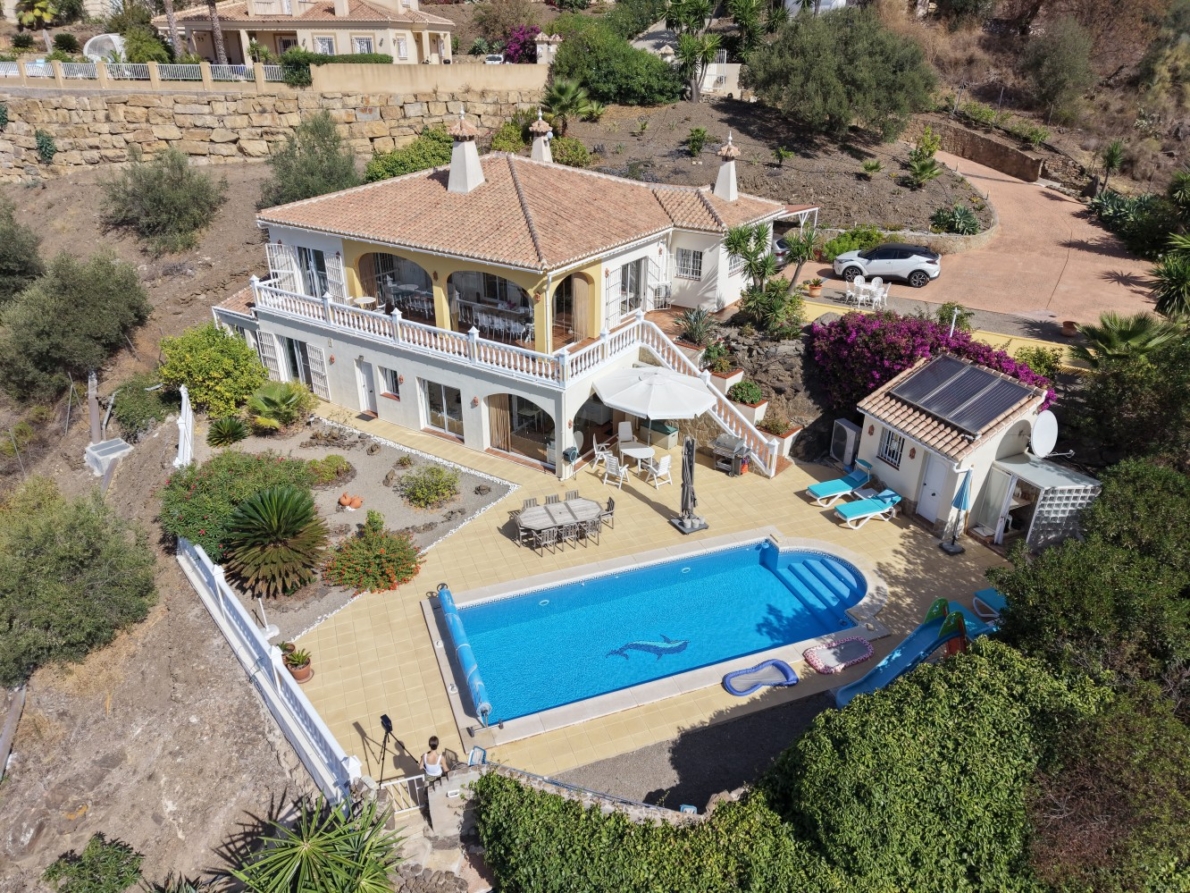 Villa for sale in Algarrobo