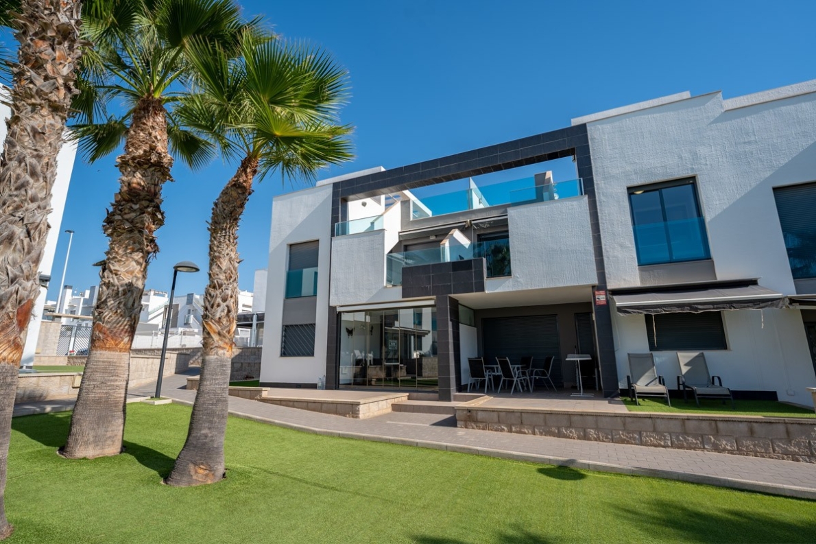 Penthouse for sale in Punta Prima